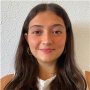 Estudio Educació Infantil i Primària i fa 4 anys que dono classes de matemàtiques, català, castellà, anglès i reforç de primària.